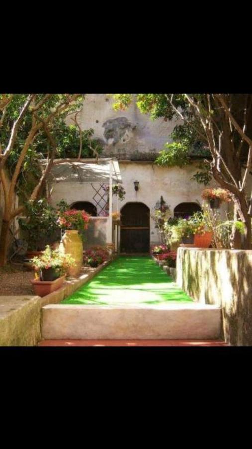 Sofia E Sveva Con Giardino