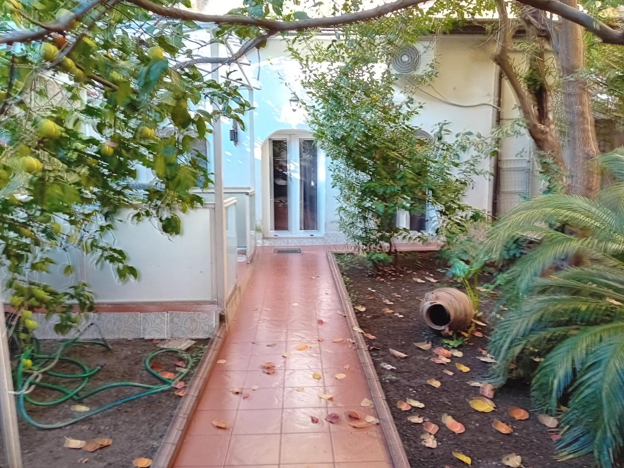 Sofia E Sveva Con Giardino *